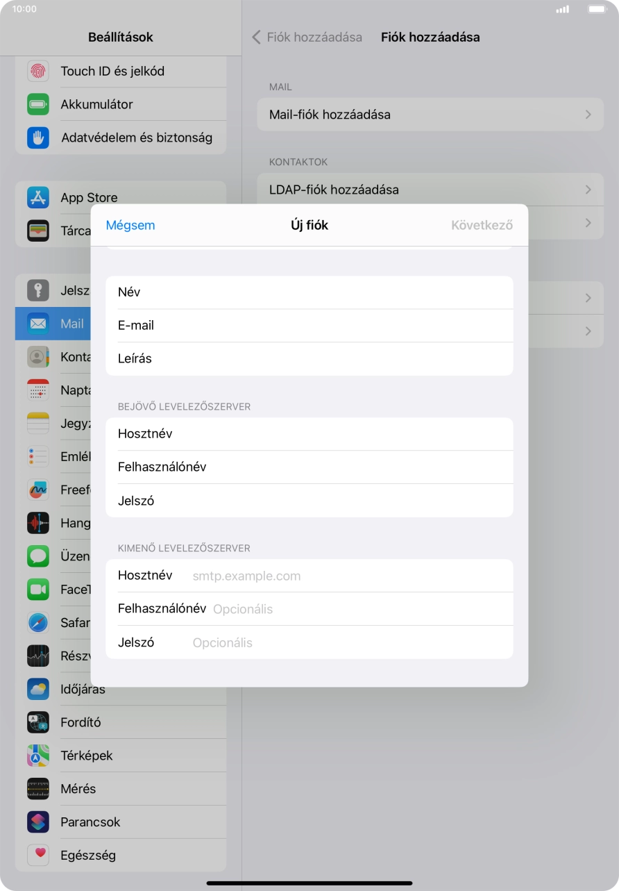 Kattints a Hosztnév mezőre, és írd be az e-mail szolgáltatód kimenő szerverének a nevét.