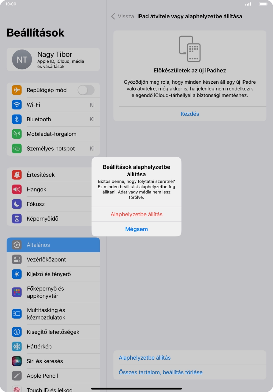 Válaszd az Alaphelyzetbe állítás lehetőséget. Várj egy pillanatot, amíg a táblagép visszaállítja a gyári beállításokat. A táblagép konfigurációjához és ahhoz, hogy üzemkész állapotba hozhasd, kövesd a kijelzőn megjelenő utasításokat.