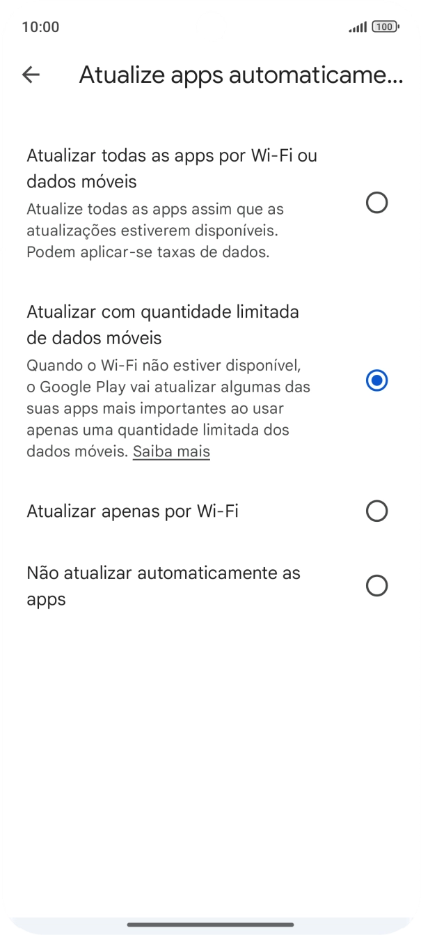 Para ativar a atualização automática de apps via redes móveis, prima o campo junto a 