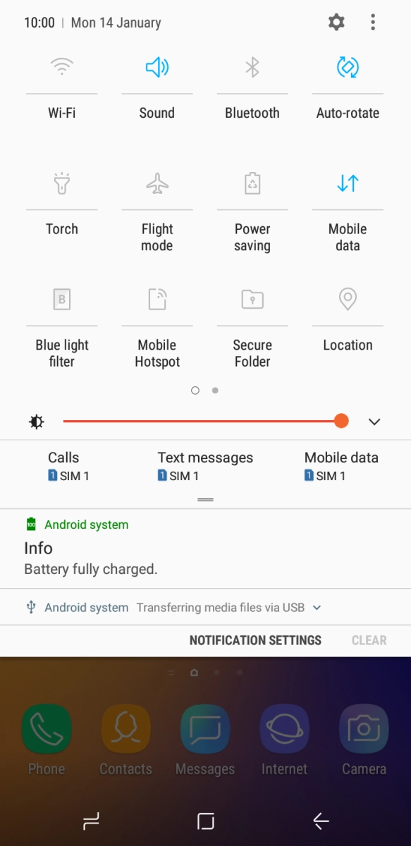 Press the mobile data icon to turn the function on or off. Press the mobile data icon to turn the function on or off.