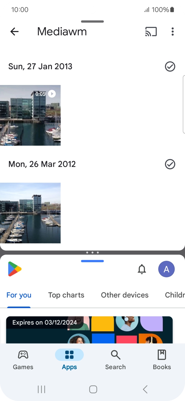 Drag up or down on the screen to adjust the application windows to the required size. Drag up or down on the screen to adjust the application windows to the required size.
