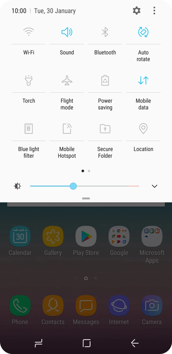 Press the mobile data icon to turn the function on or off. Press the mobile data icon to turn the function on or off.