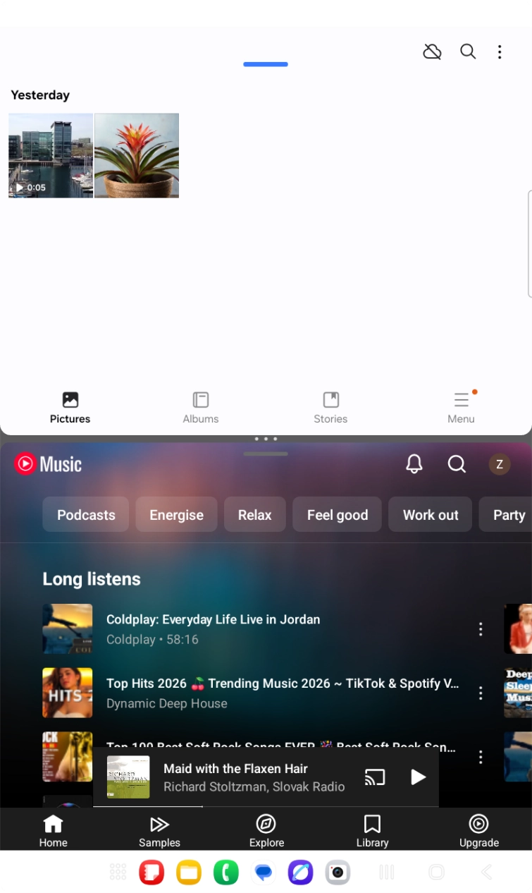 The applications are now shown in split screen view and you can use both applications at the same time. The applications are now shown in split screen view and you can use both applications at the same time.