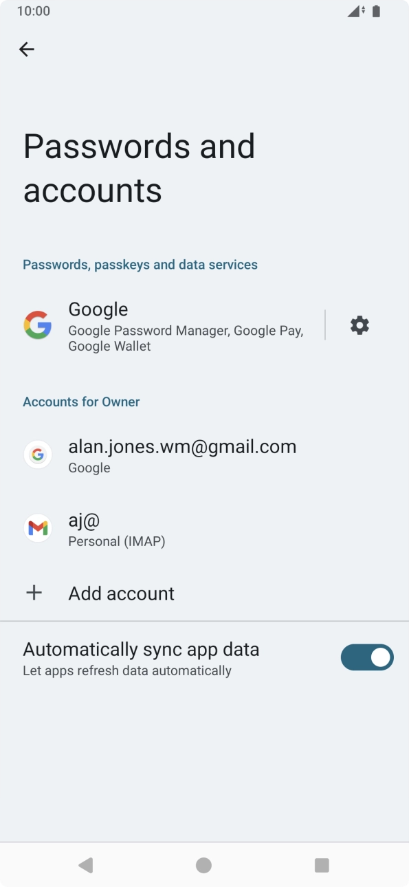 Press the indicator next to 'Automatically sync app data' to turn the function on or off.