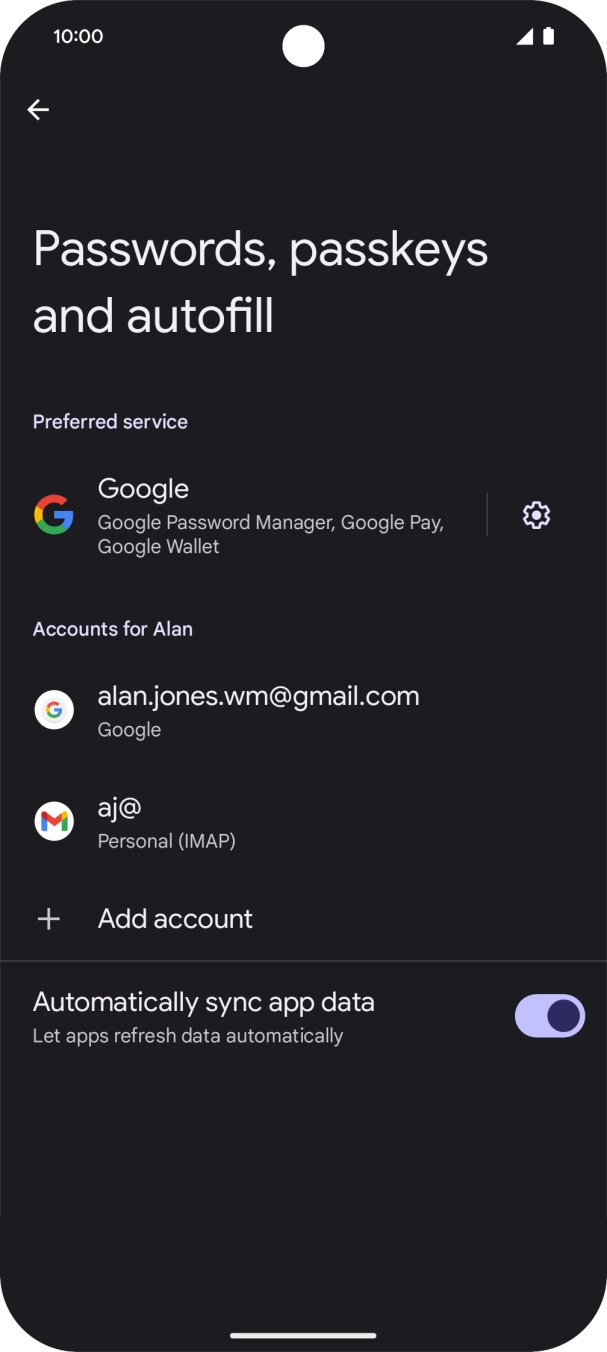 Press the indicator next to 'Automatically sync app data' to turn the function on or off.