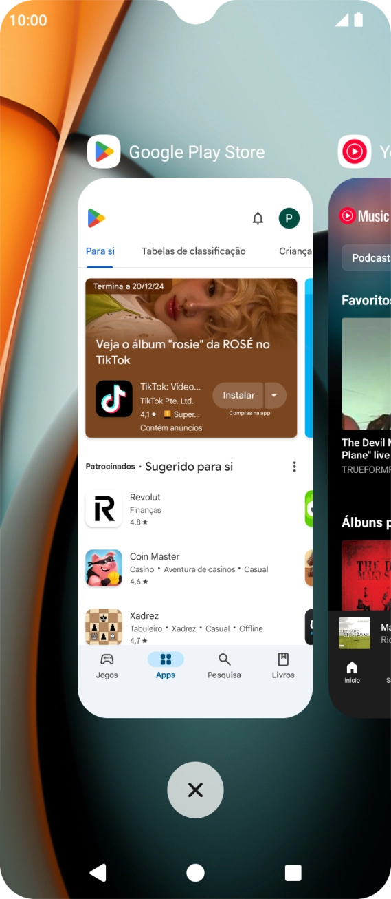 Para terminar uma aplicação em curso, deslize o dedo para cima na aplicação pretendida.