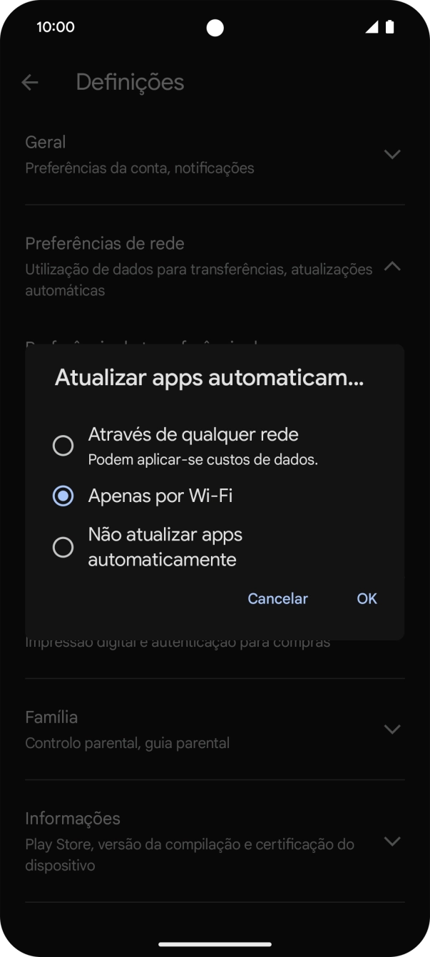 Para ativar a atualização automática de apps via redes móveis, prima Através de qualquer rede.