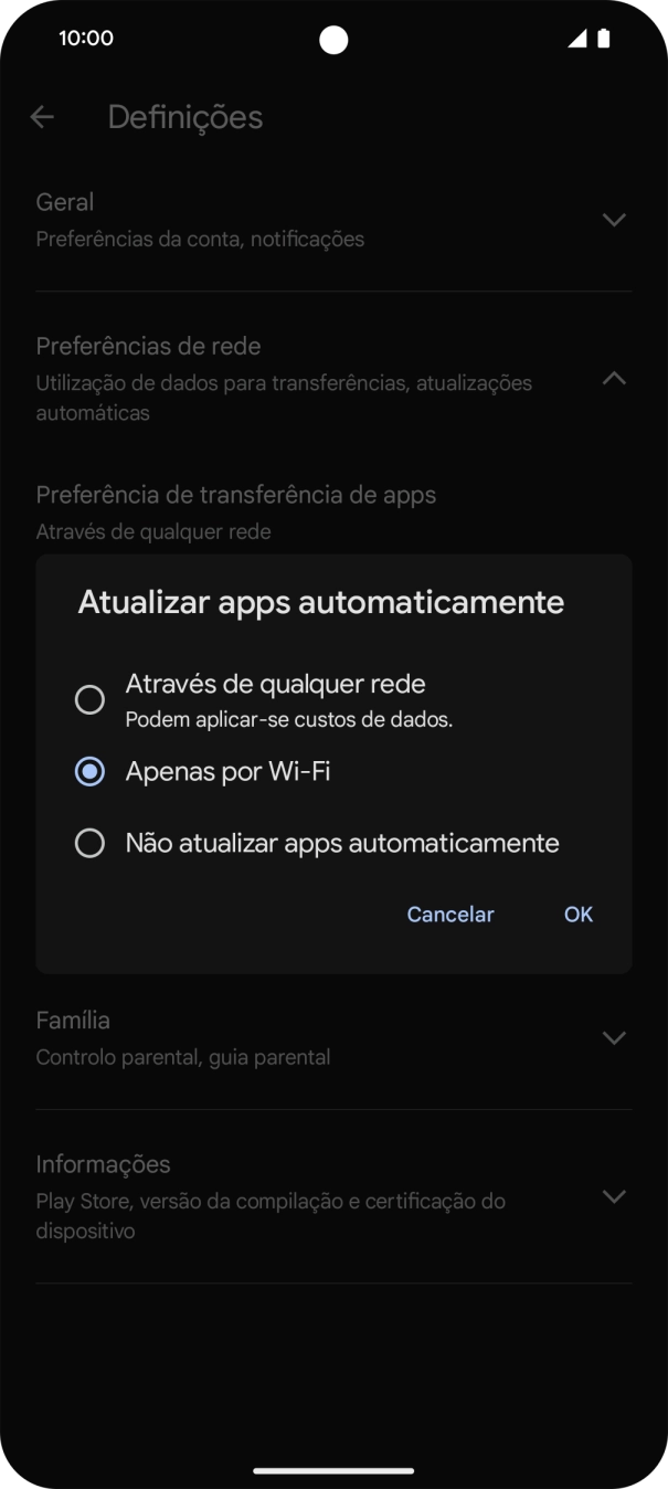Para ativar a atualização automática de apps via redes móveis, prima Através de qualquer rede.