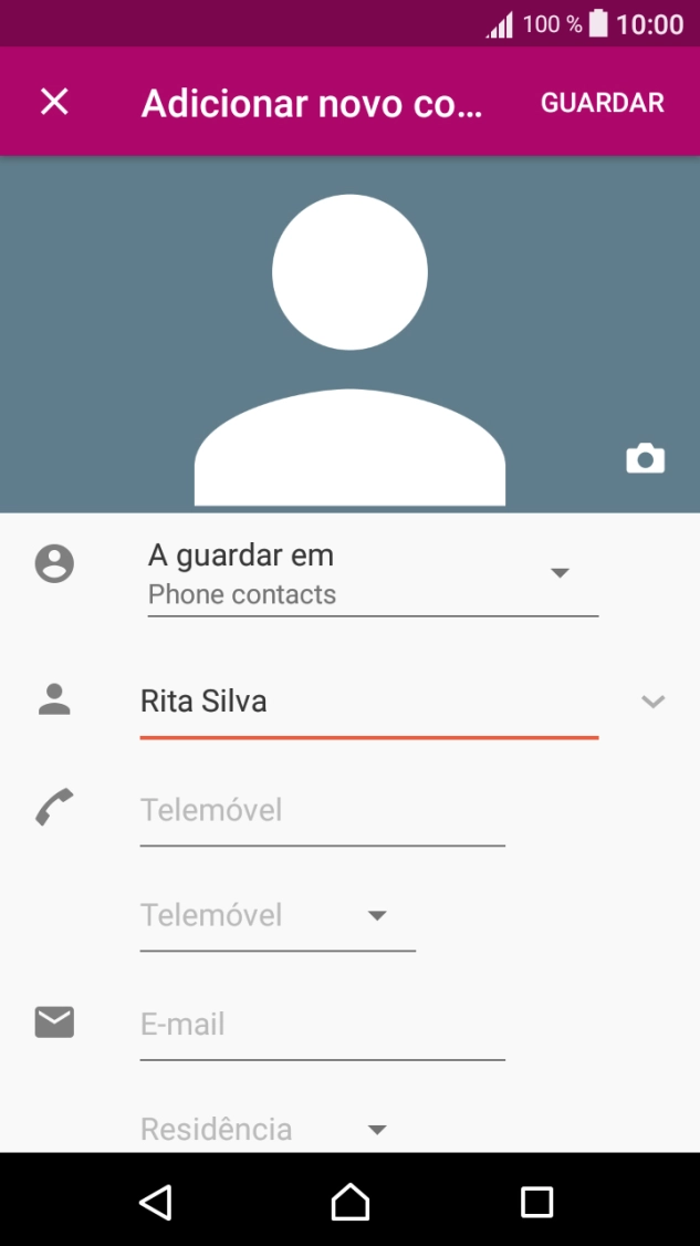 Prima Telemóvel e introduza o número de telefone pretendido.