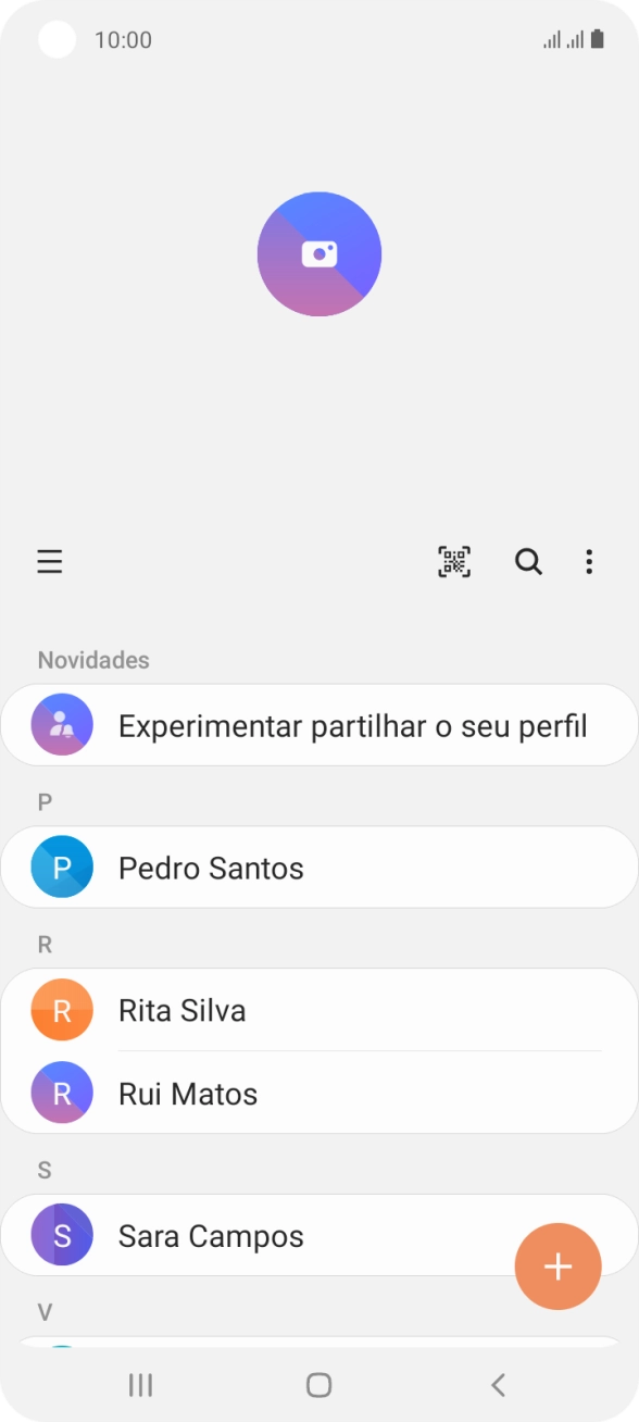 Prima o ícone de novo contacto.