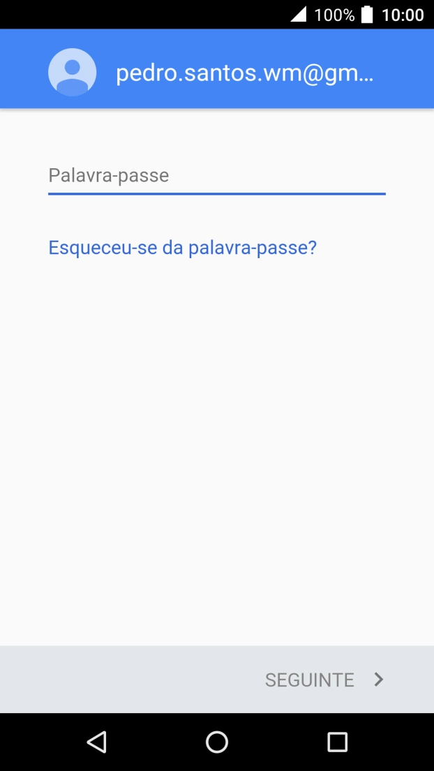 Prima o campo de escrita e introduza a password da sua conta Google.