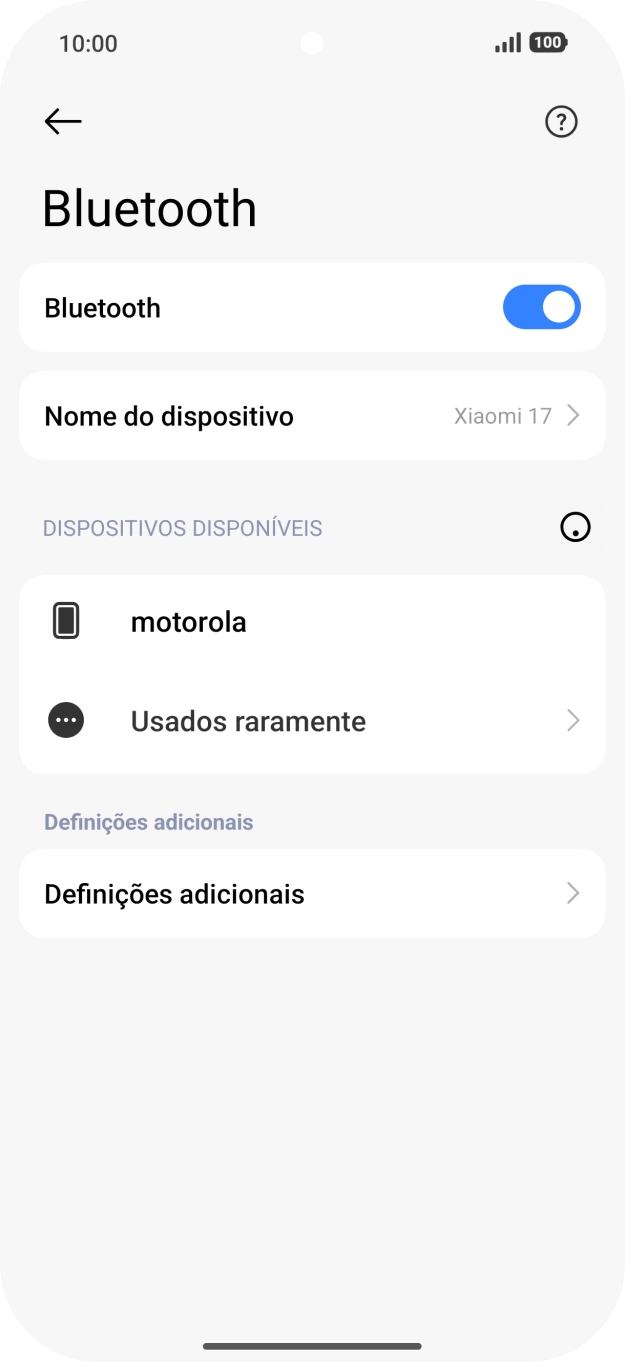 Prima o dispositivo Bluetooth pretendido e siga as indicações no ecrã para emparelhar o dispositivo pretendido com o telefone.