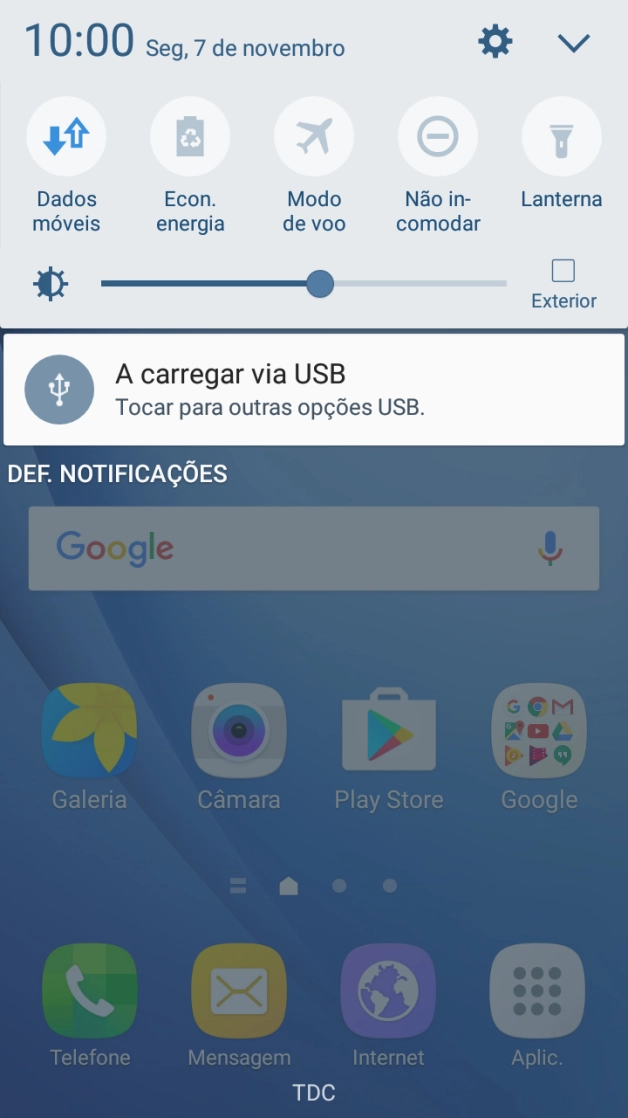 Prima Modo de voo para ativar ou desativar a função.