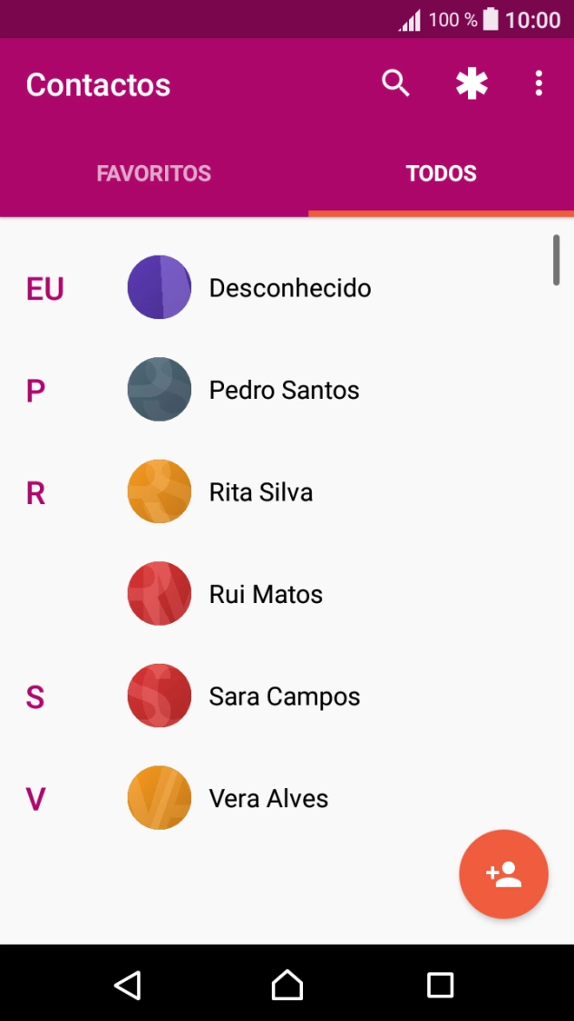 Prima o ícone de novo contacto.