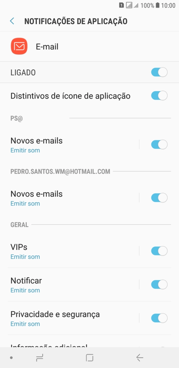 Prima o indicador sob a conta de e-mail pretendida para ativar ou desativar a função.