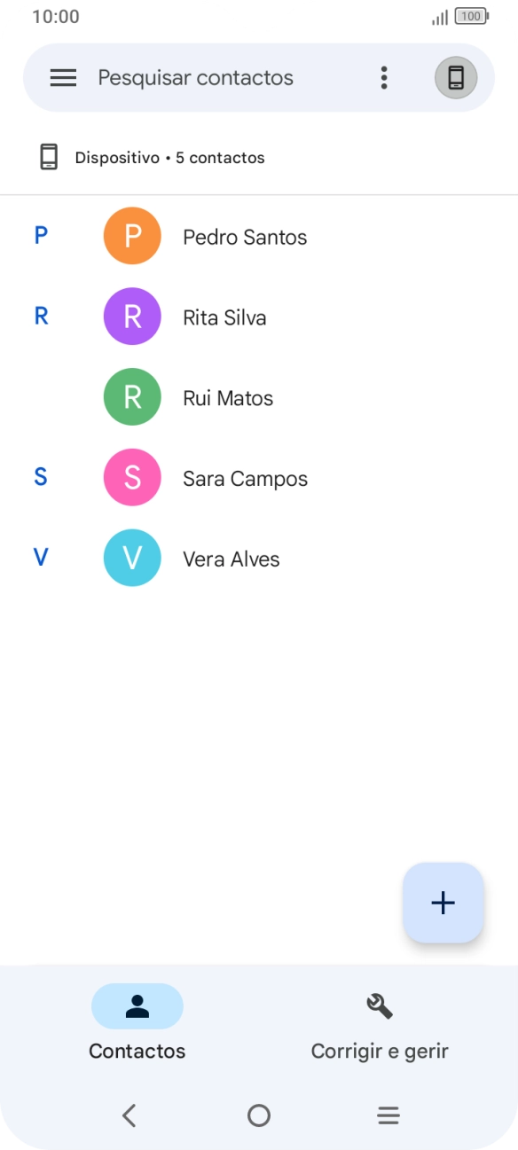 Prima o ícone de novo contacto.