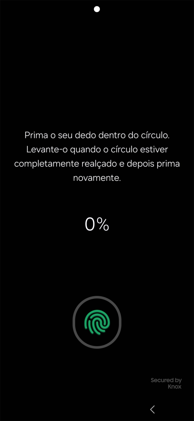 Siga as indicações no ecrã para definir a impressão digital como código de bloqueio.