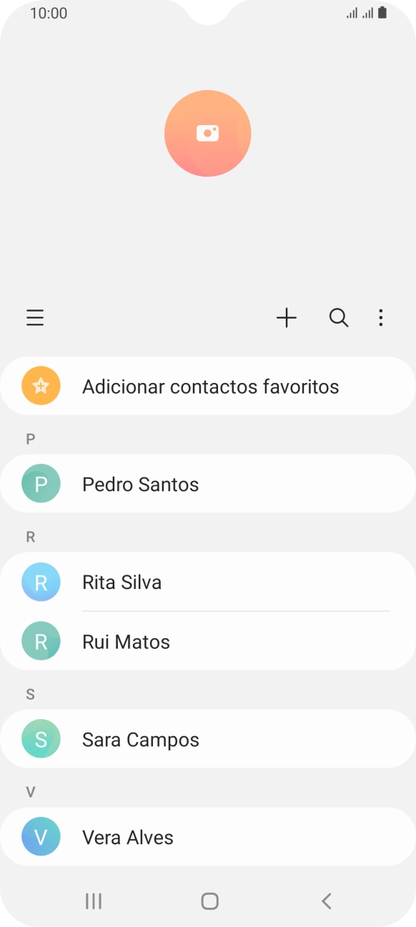 Prima o ícone de novo contacto.