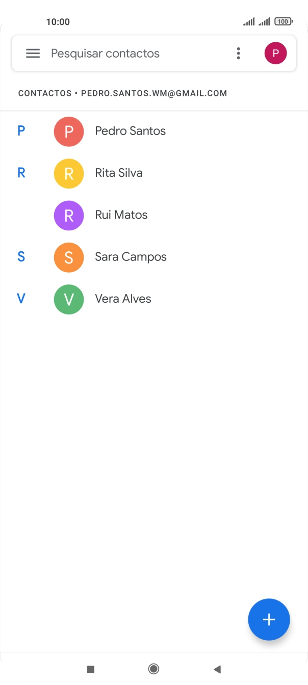 Prima o ícone de novo contacto.