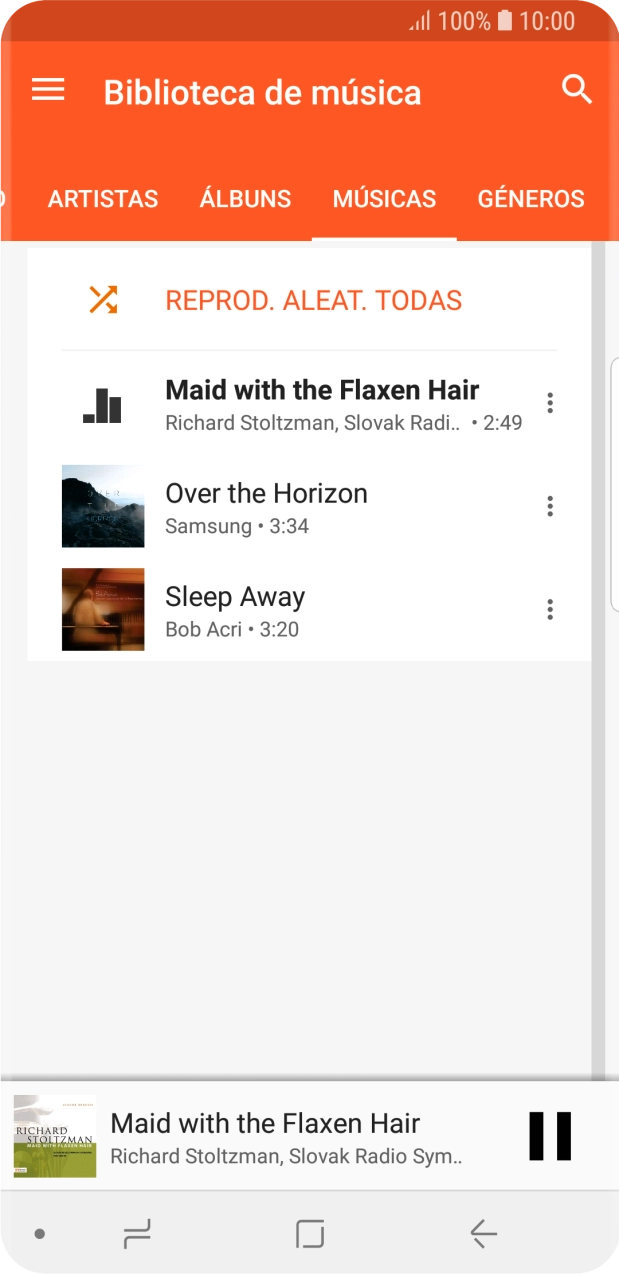 Prima o título da música na parte inferior do ecrã.