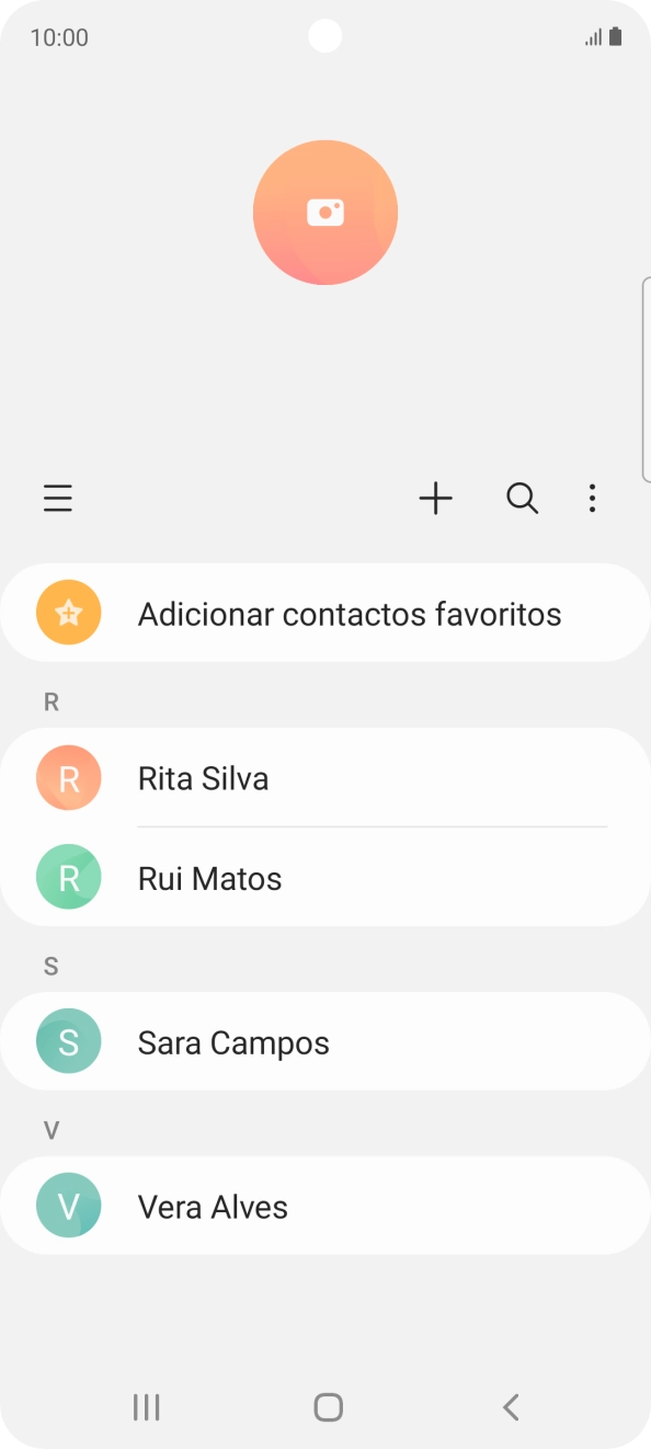 Prima o ícone de novo contacto.