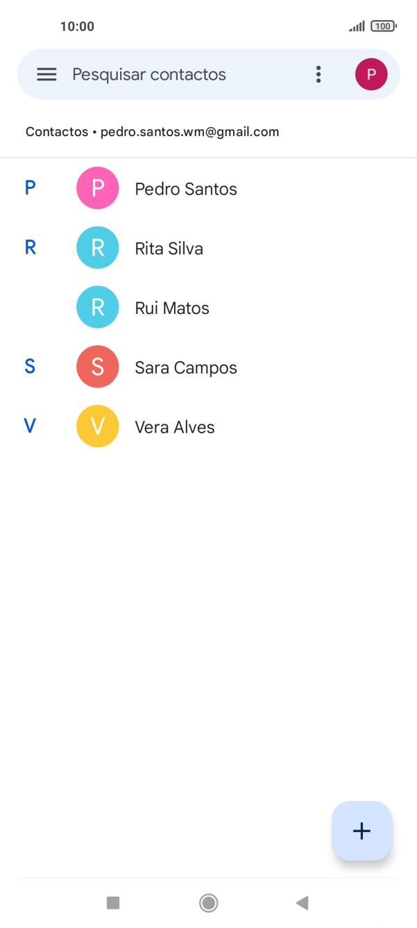 Prima o ícone de novo contacto.