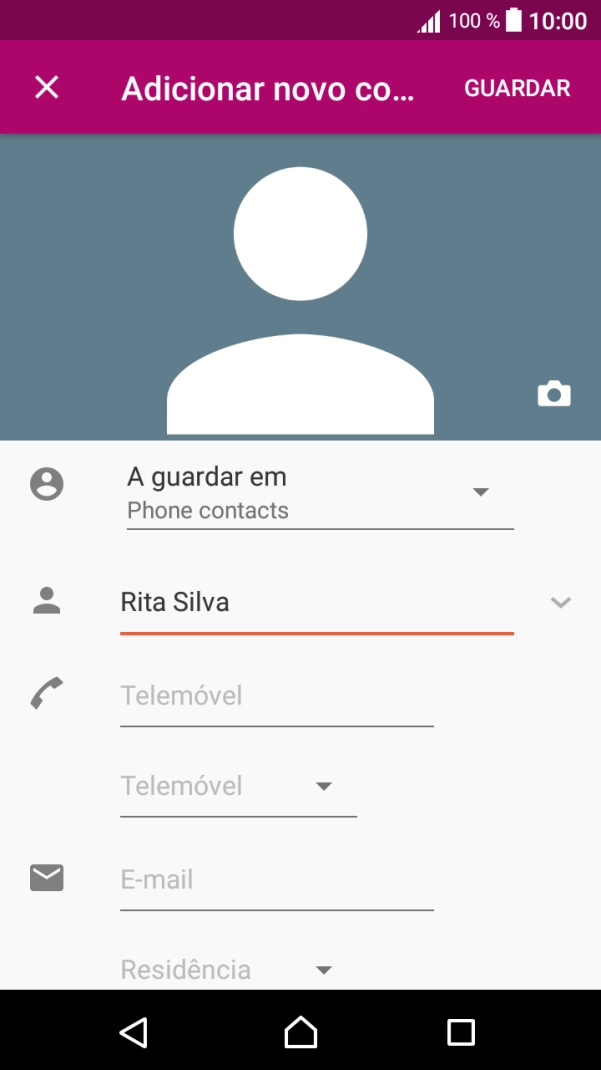 Prima Telemóvel e introduza o número de telefone pretendido.