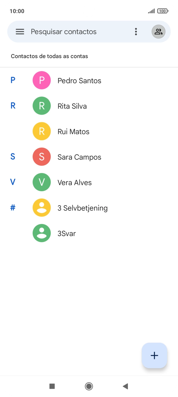 Prima o ícone de novo contacto.