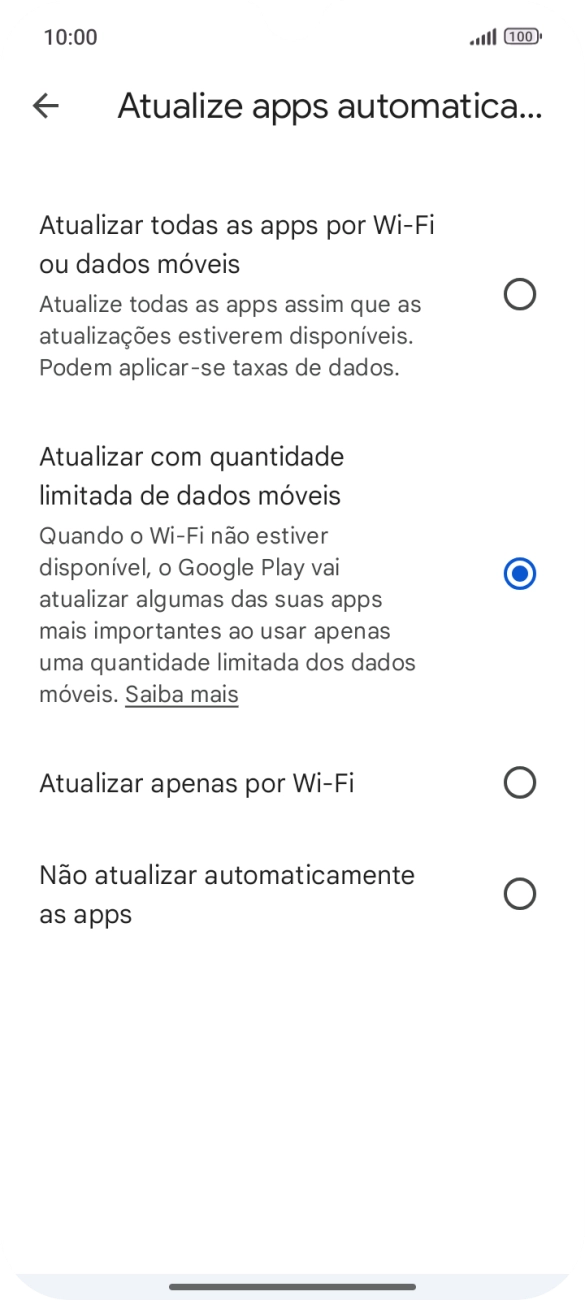 Para ativar a atualização automática de apps via redes móveis, prima o campo junto a 