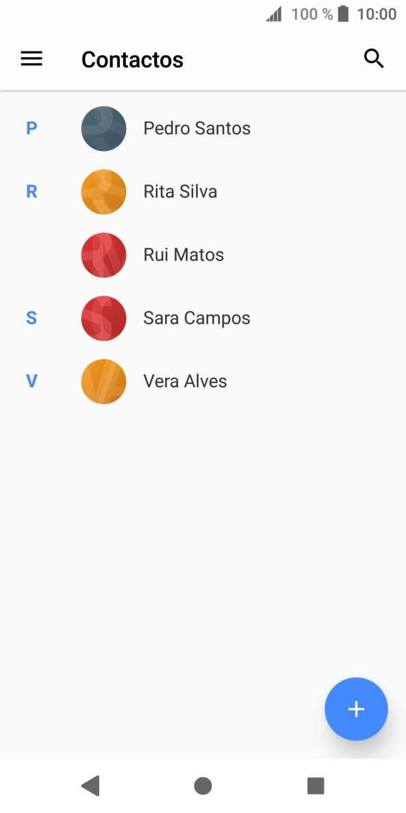 Prima o ícone de novo contacto.