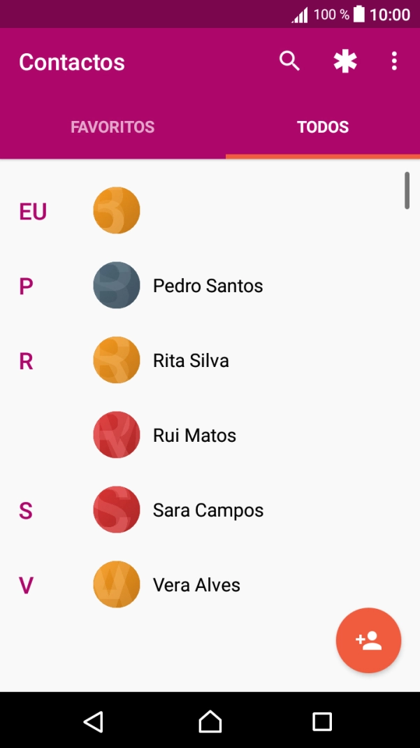 Prima o ícone de novo contacto.