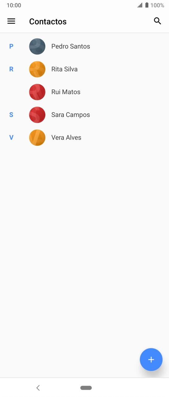 Prima o ícone de novo contacto.