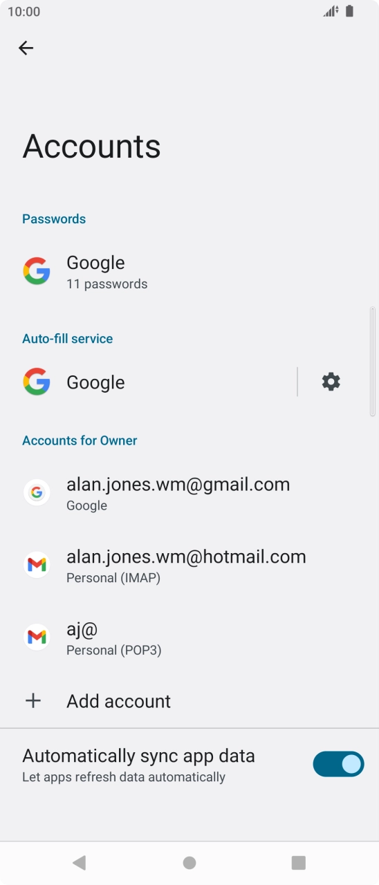 Press the indicator next to 'Automatically sync app data' to turn the function on or off.