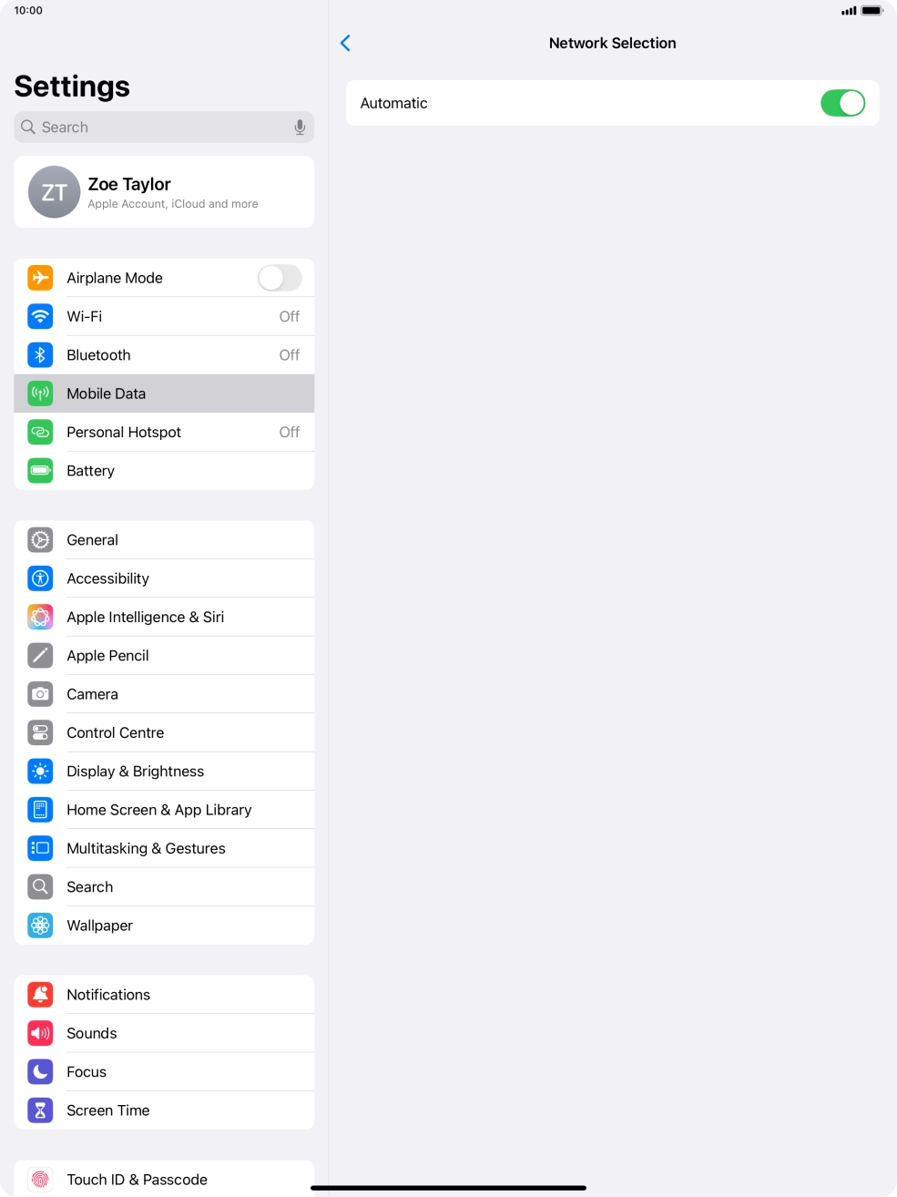 Press the indicator next to 'Automatic' to turn automatic network selection on or off.