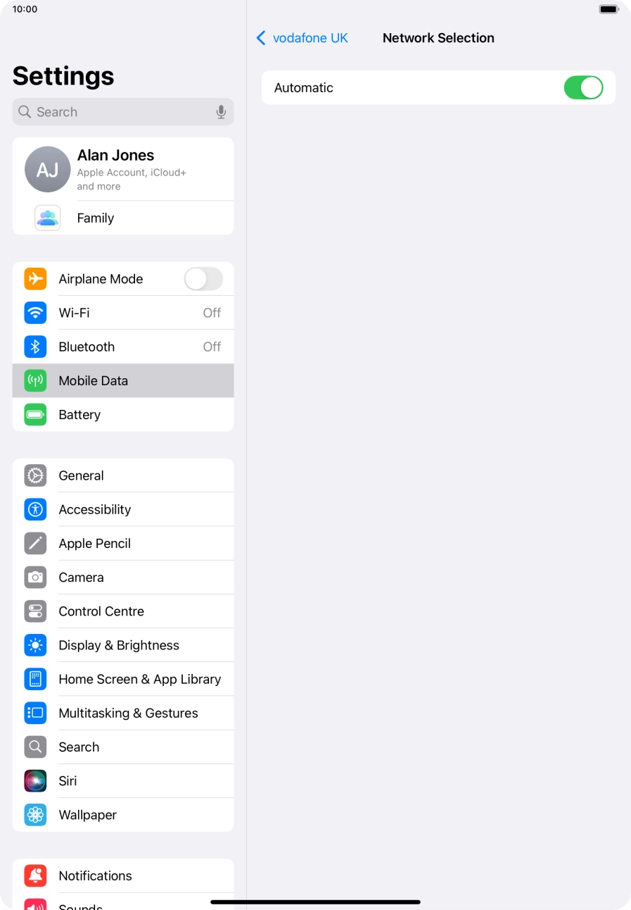 Press the indicator next to 'Automatic' to turn automatic network selection on or off.