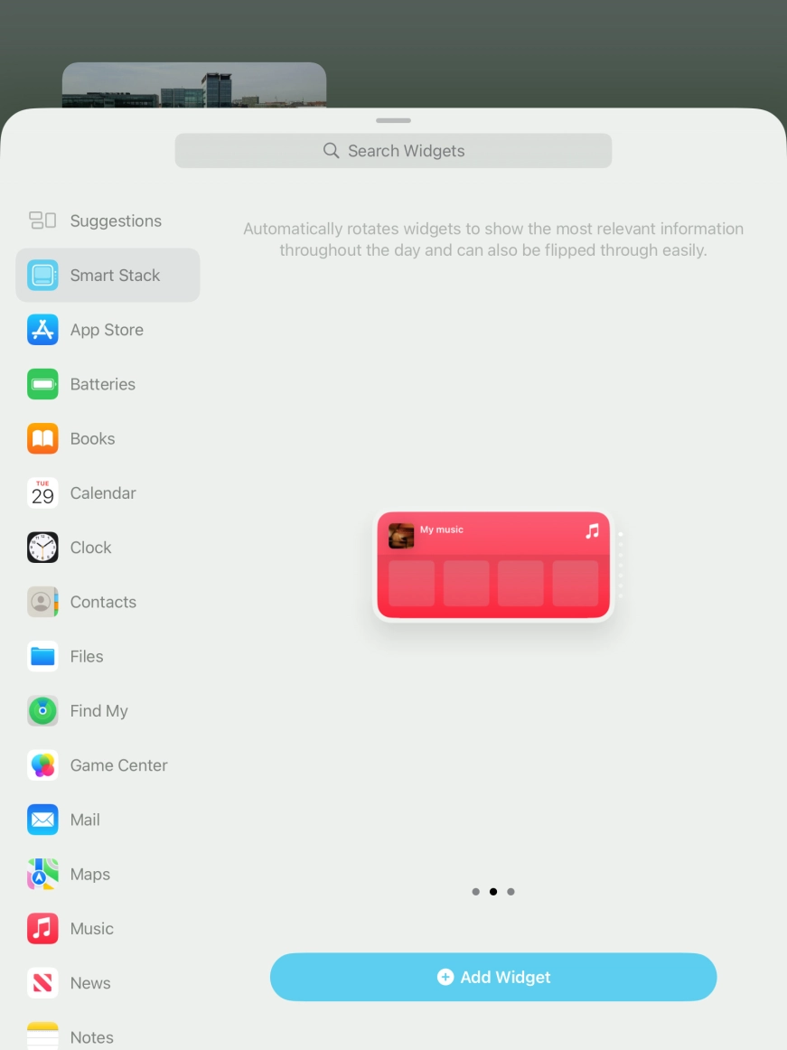 Slide your finger right or left on the screen to select the required widget size.