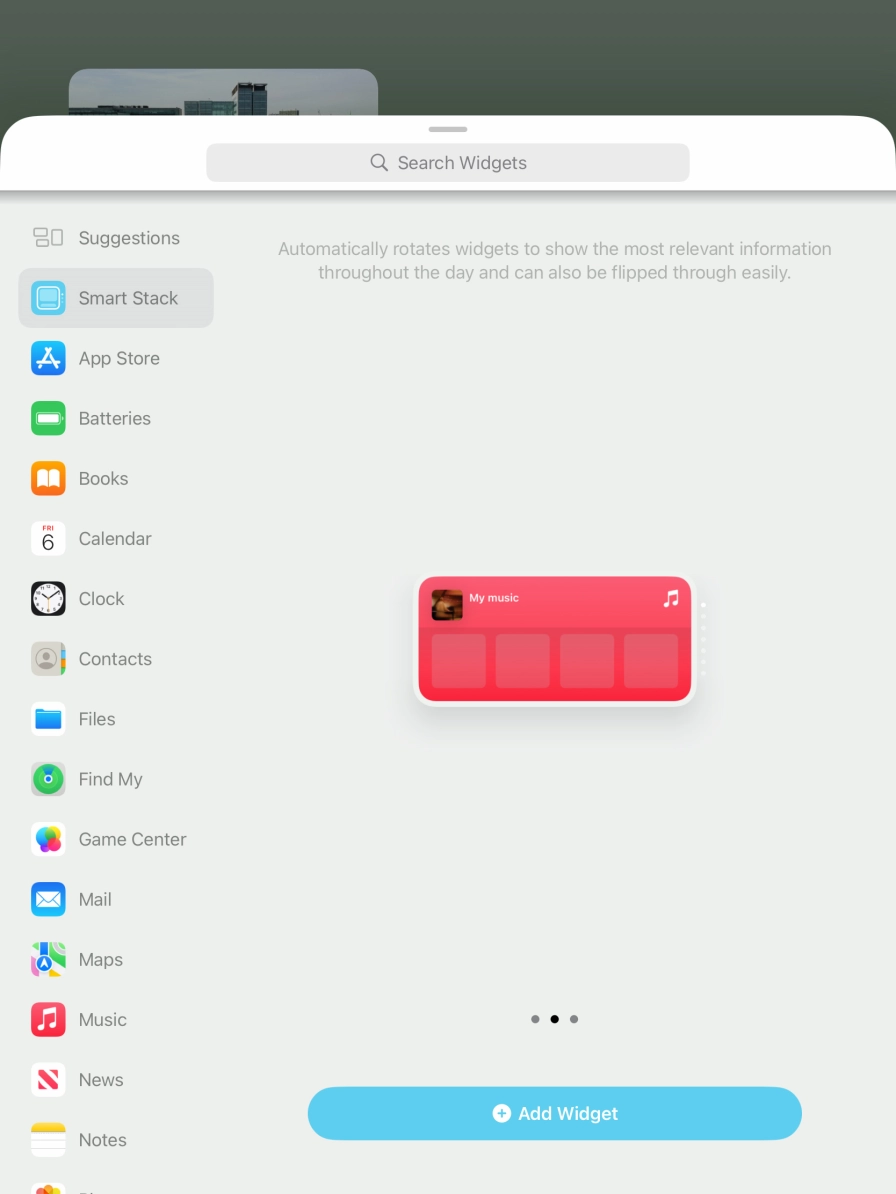 Slide your finger right or left on the screen to select the required widget size.