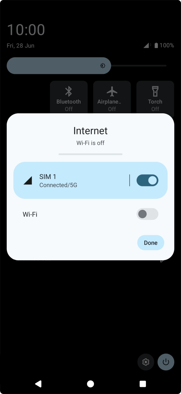 Press the indicator next to the mobile data icon to turn the function on or off. Press the indicator next to the mobile data icon to turn the function on or off.