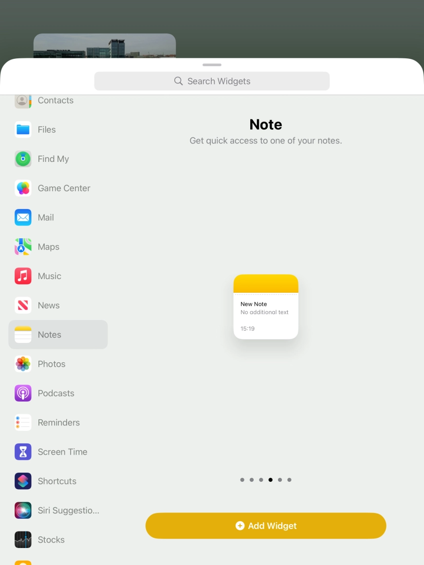 Slide your finger right or left on the screen to select the required widget size.