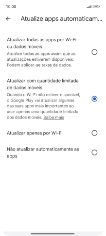 Para ativar a atualização automática de apps via redes móveis, prima o campo junto a 