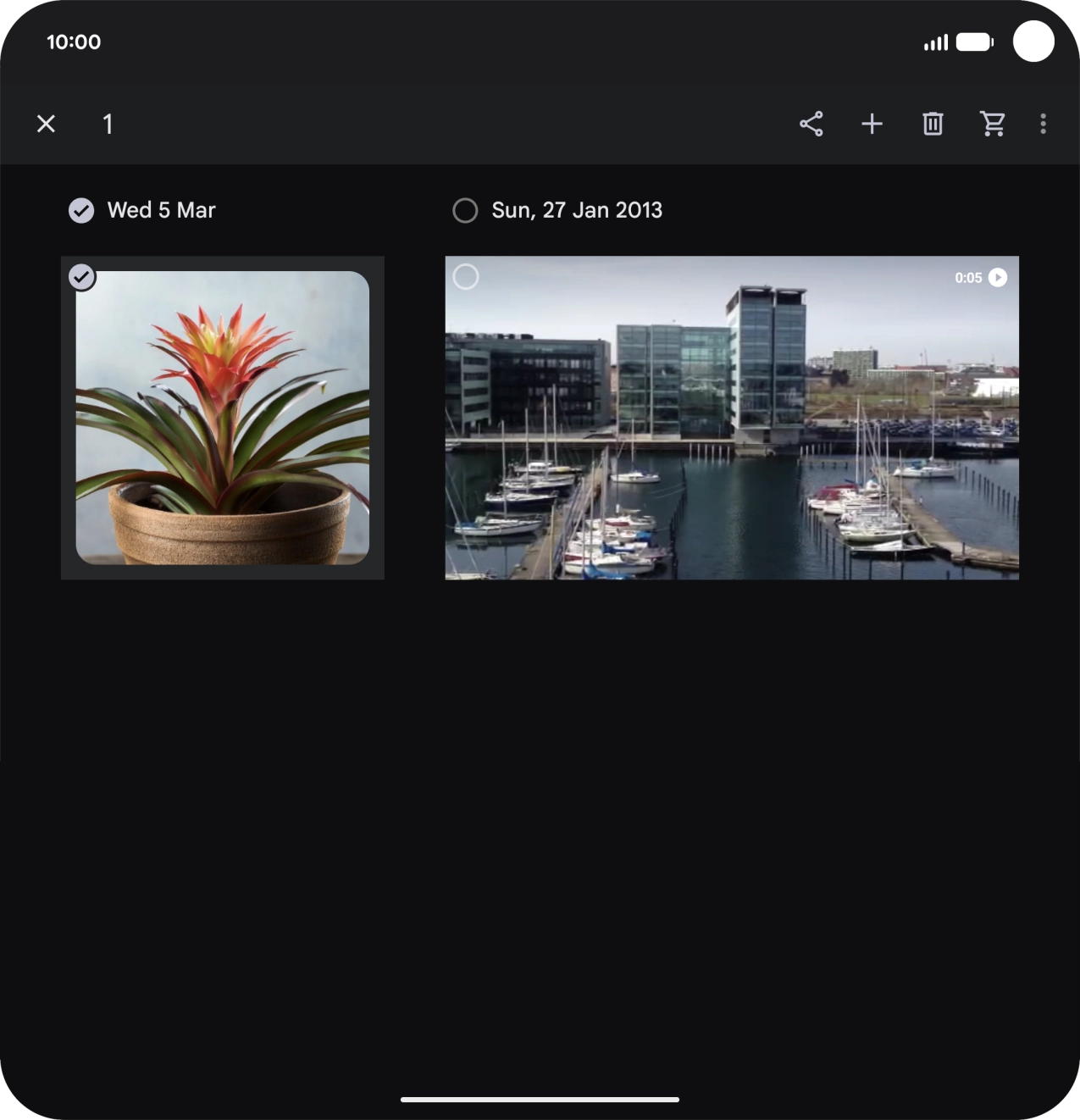 Press the required pictures or videos to select them.