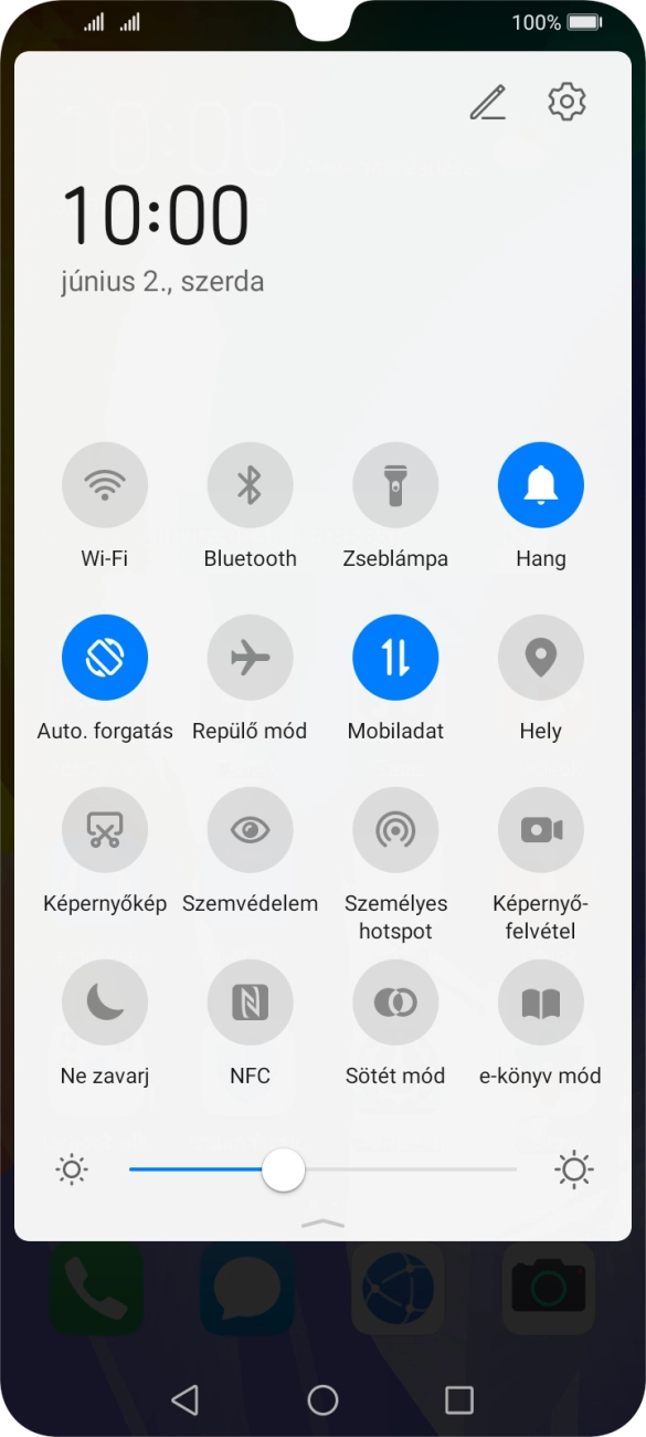 A funkció be- vagy kikapcsolásához válaszd a Mobiladat lehetőséget. A funkció be- vagy kikapcsolásához válaszd a Mobiladat lehetőséget.