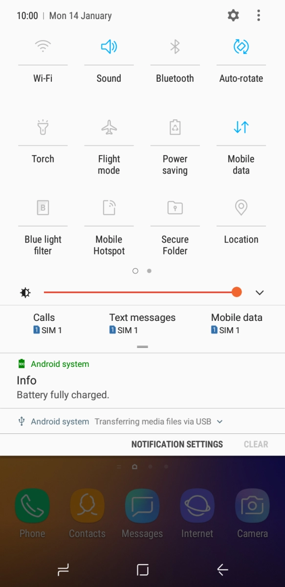 Press the mobile data icon to turn the function on or off.