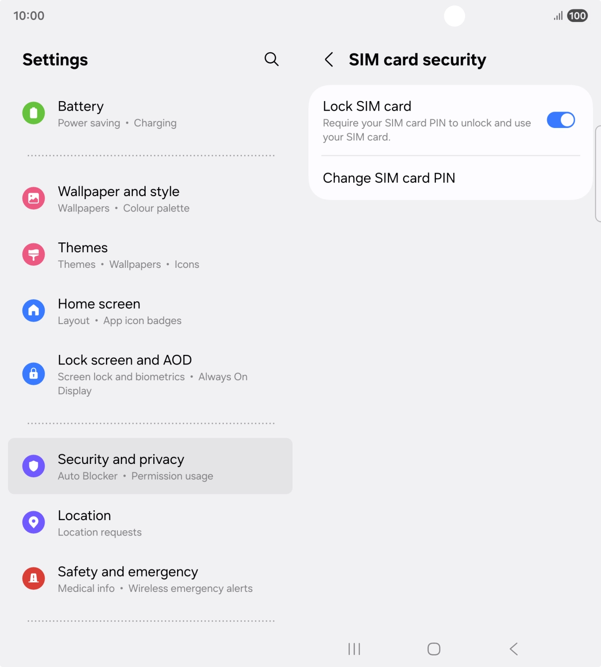 Press the indicator next to 'Lock SIM card' to turn the function on or off.