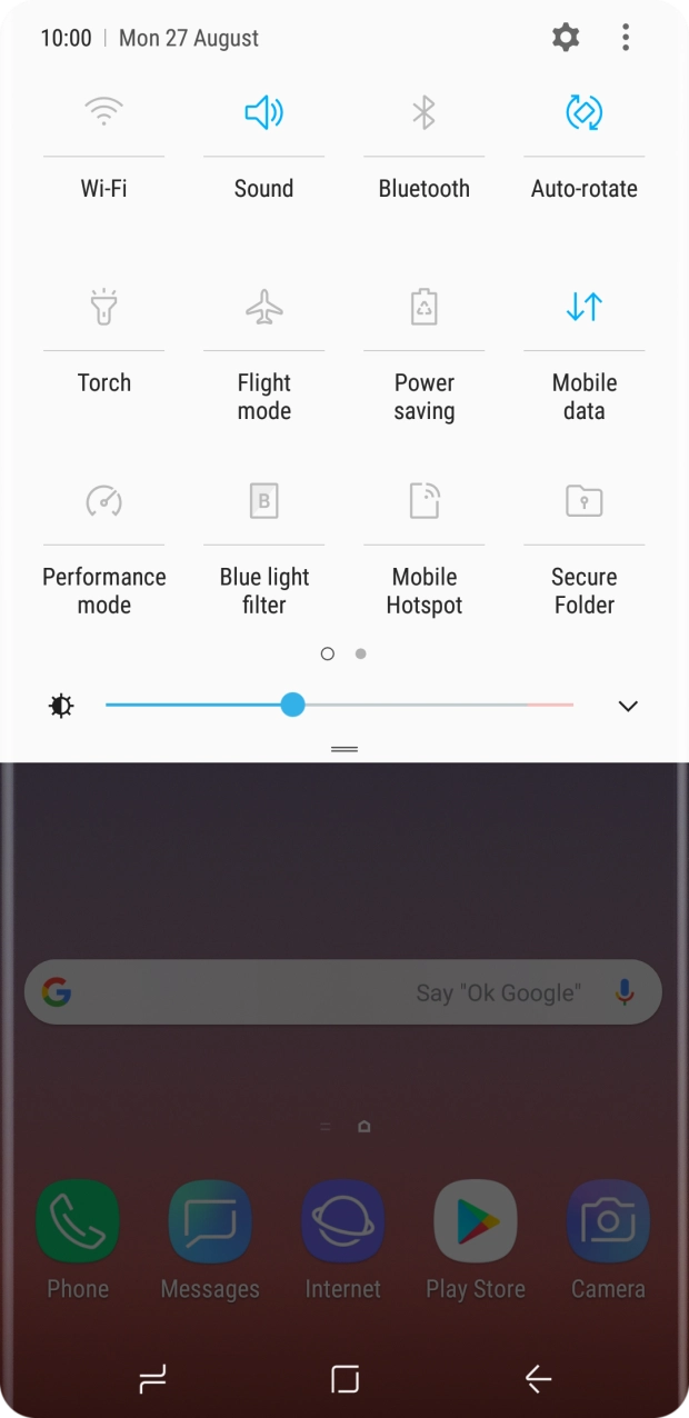 Press the mobile data icon to turn the function on or off. Press the mobile data icon to turn the function on or off.