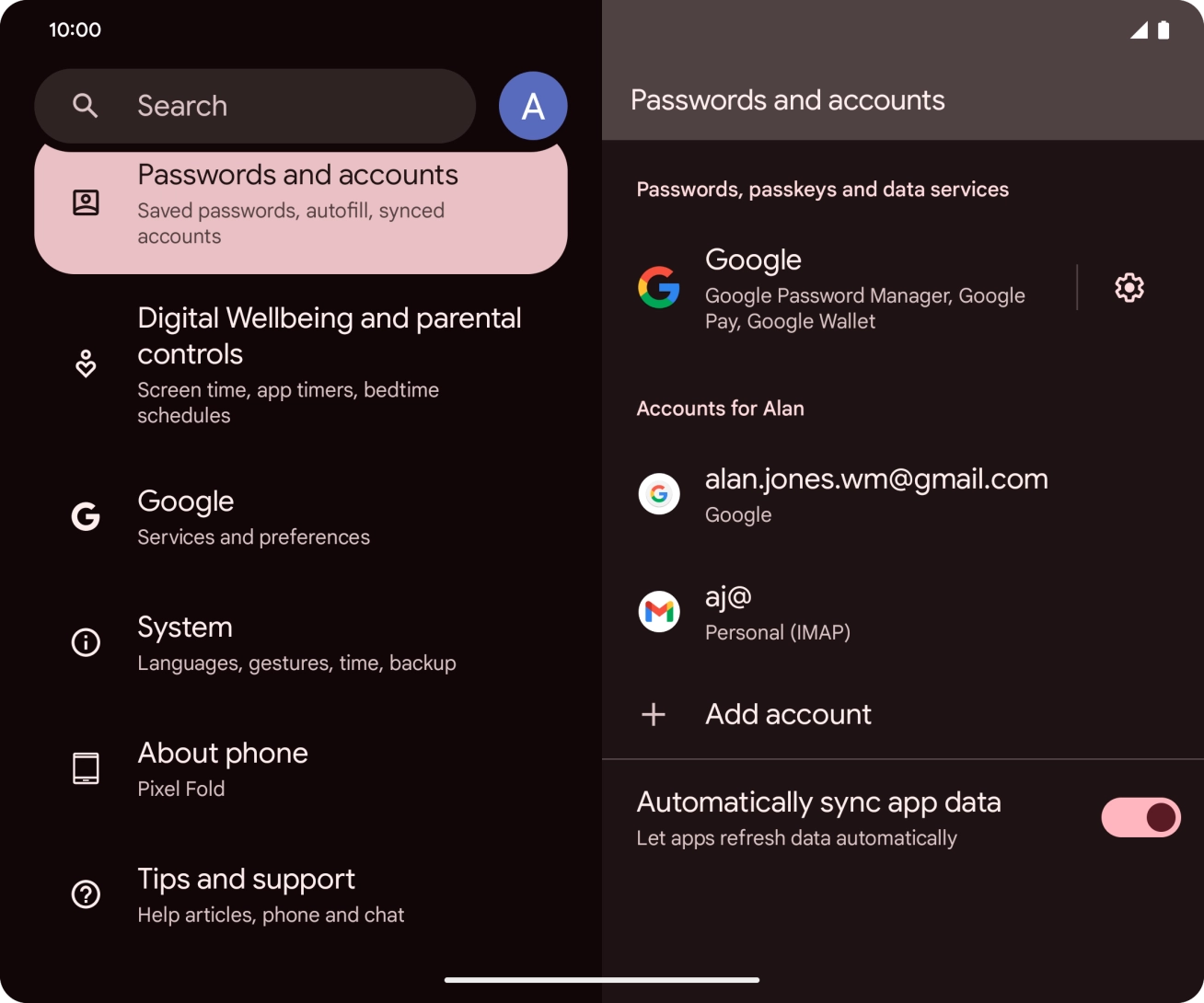 Press the indicator next to 'Automatically sync app data' to turn the function on or off.
