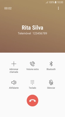 Prima o ícone para terminar a chamada.
