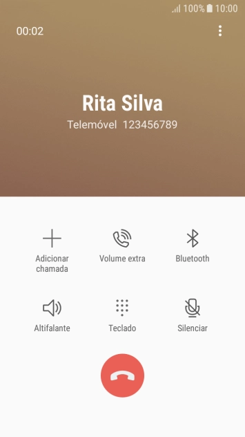 Prima o ícone para terminar a chamada.