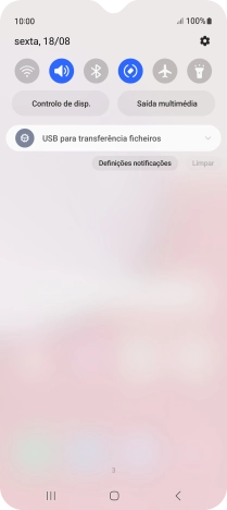 Prima a lista suspensa.