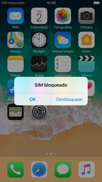 Se o cartão SIM estiver bloqueado, prima Desbloquear.